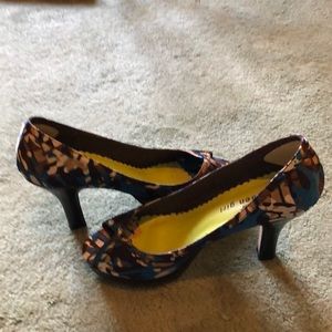 Madden Girl open-toe floral pumps